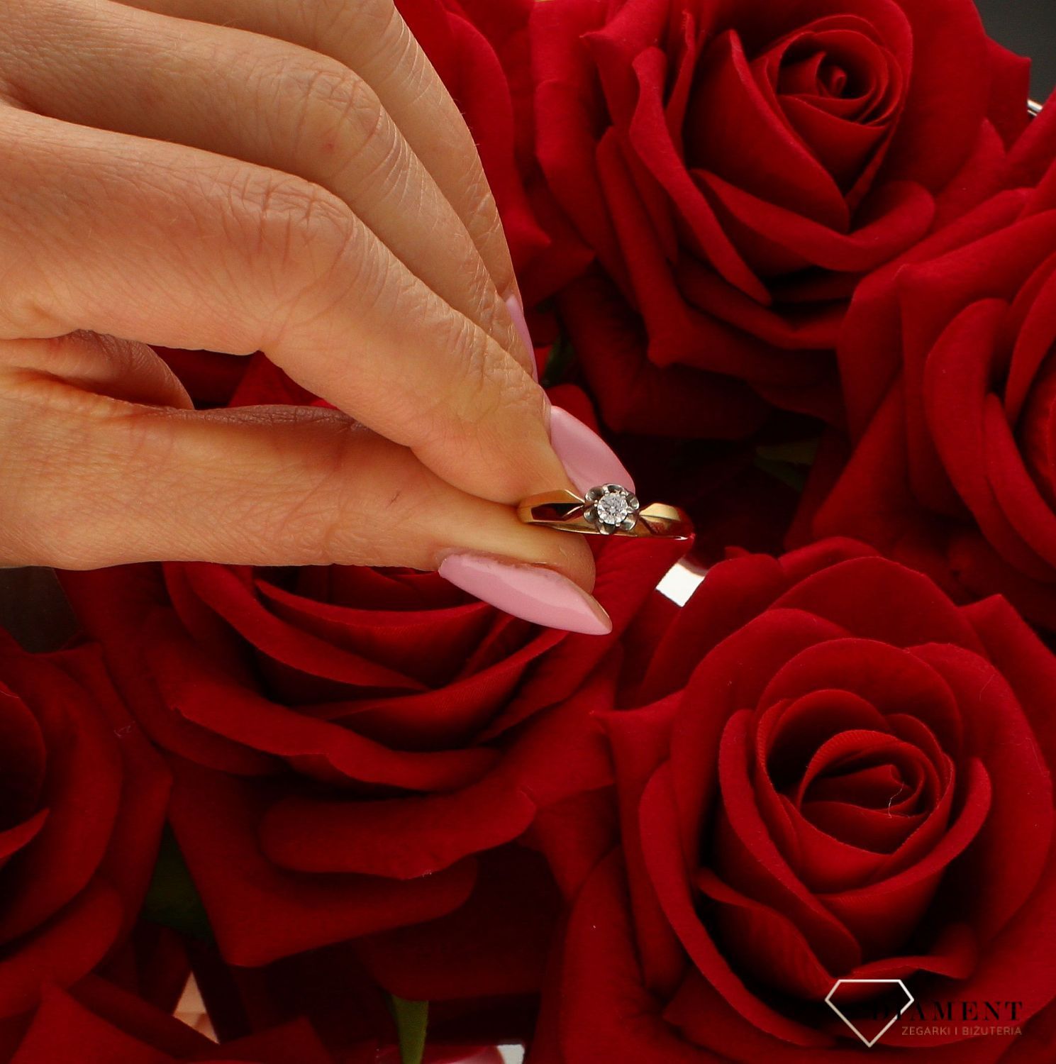 Złoty pierścionek damski zaręczynowy klasyk próba 333 PI  928. Złoty pierścionek  świetnie się sprawdzi na prezent z okazji urod (3).jpg